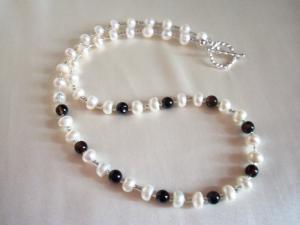 Colier din perle si agate