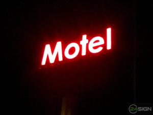 Litere volumetrice luminoase pentru restaurante si hoteluri